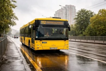 Низка столичних автобусів і один тролейбус 25-26 липня курсуватимуть зі змінами: перелік