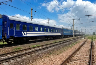 «Укрзалізниця» відновила рух поїздів на Київщині після обстрілу