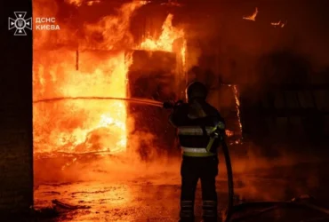 Балістична атака на Київ: рятувальники показали наслідки