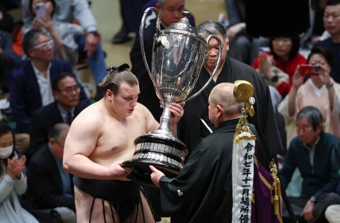 Українець Аонішікі втретє в кар’єрі яскраво тріумфував у Кубку Імператора із сумо