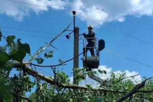 Ліквідація наслідків буревію: де на Київщині найскладніша ситуація зі світлом