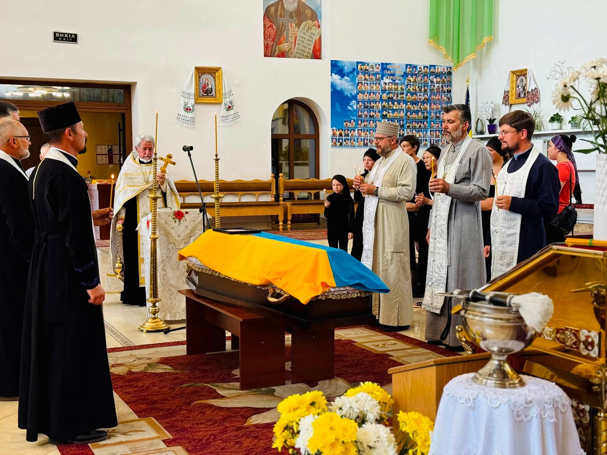 Чин відспівування воїна Олександра Лагуна в соборі святих Петра і Павла в Костополі