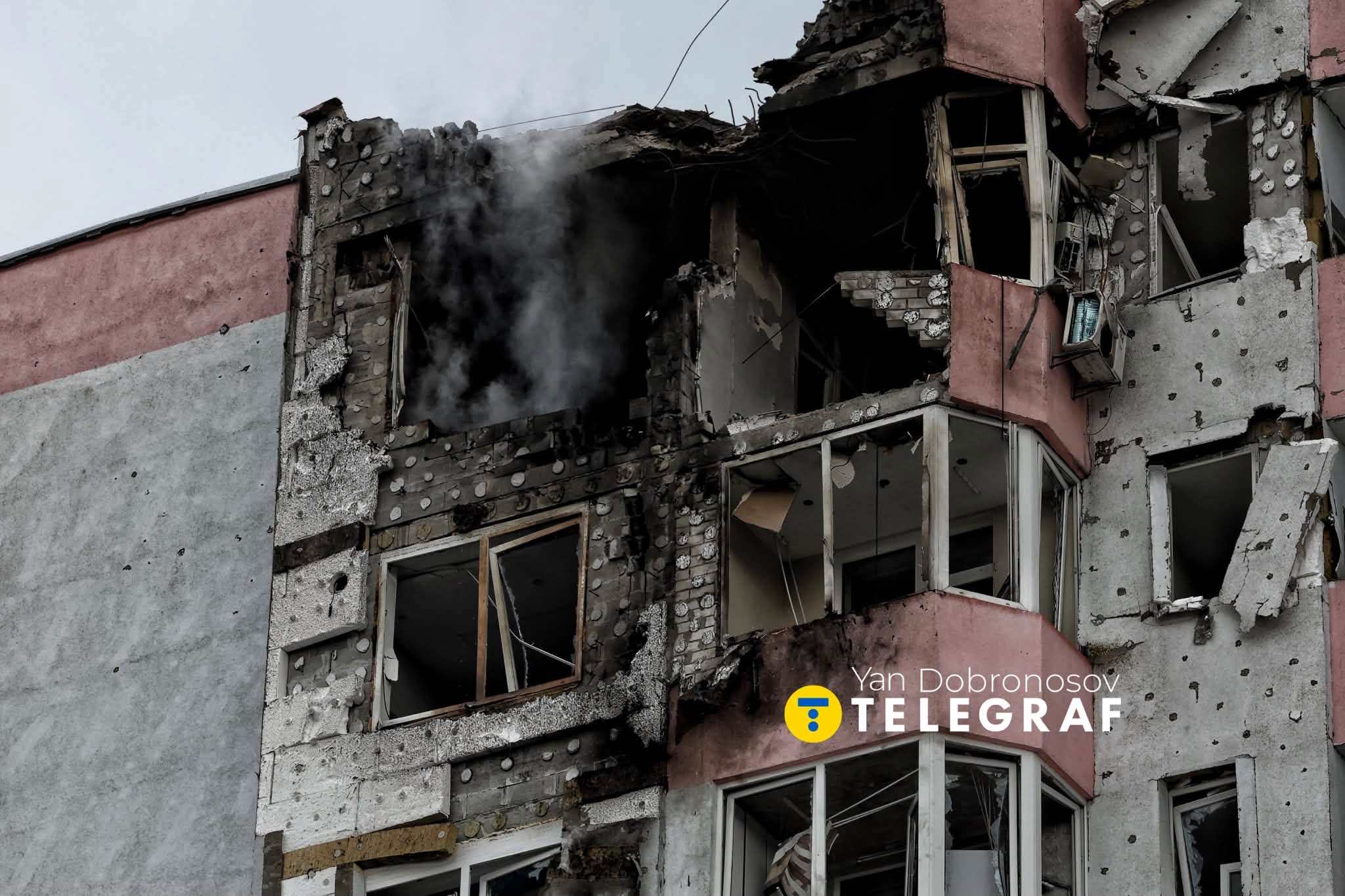 Момент влучання «шахеда» у багатоповерхівку на Троєщині потрапив на відео фото 4