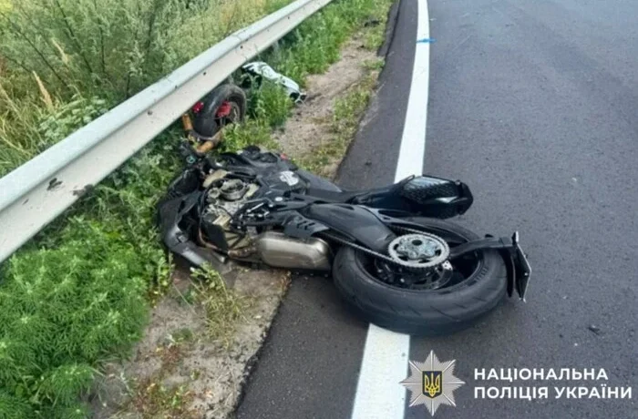 На Бориспільщині мотоцикл врізався у дві автівки: деталі смертельної аварії