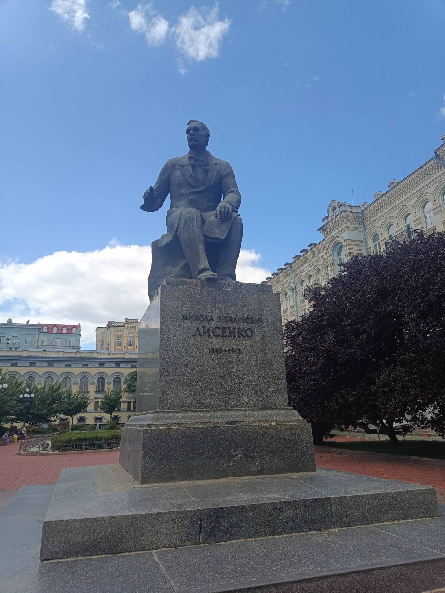 Пам'ятник Миколі Віталійовичу Лисенку біля Національної опери України. 22 липня 2026 року