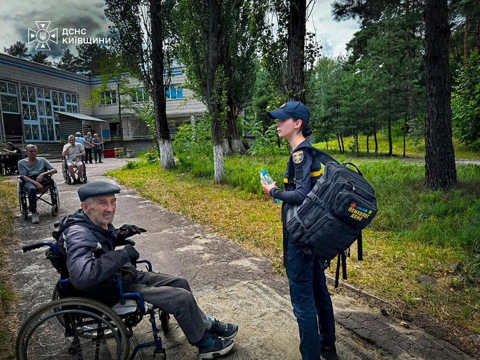 Пожежа у притулку для бездомних під Києвом: є постраждалий, 40 людей евакуйовано фото 1