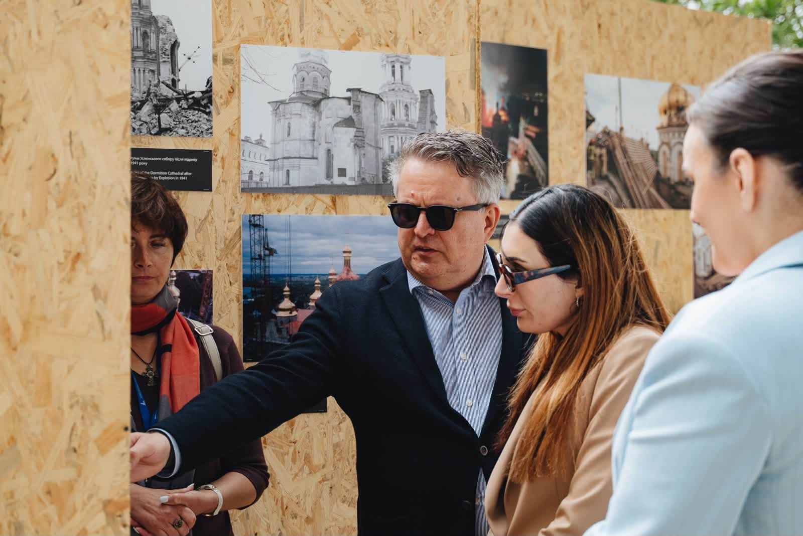 Лора Лумер і перший заступник керівника Офісу президента Сергій Кислиця відвідали Києво-Печерську лавру