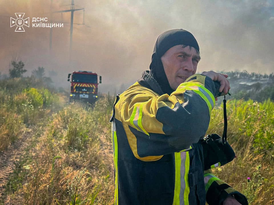 До приборкання вогню залучили вогнеборців із Нових Петрівців, Димера та Вишгорода