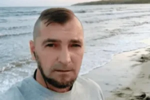 Лікарі в РФ відмовились рятувати полоненого азовця, він повільно помирає