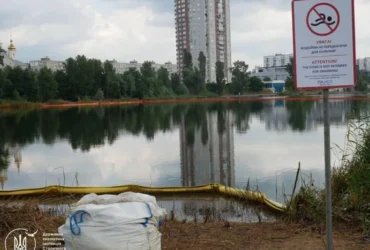 Атака на Київ 2 липня: екологи виявили нові витоки нафти в озеро Кирилівське