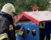 На Прикарпатті дворічний хлопчик застряг головою в пісочниці