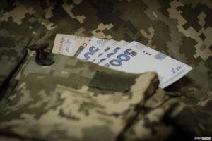 Кому платитимуть тилову надбавку в 10 тисяч: роз’яснення Міноборони