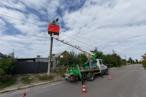 У червні ДТЕК повернув світло 1,5 млн родин після ворожих обстрілів