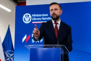 «Доводить до сказу». Глава Міноборони Польщі накинувся на критиків допомоги Україні