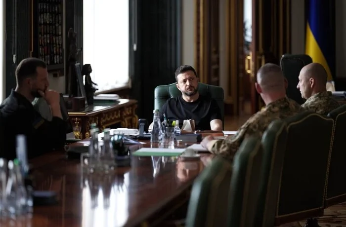 Захист Херсона, Нікополя та посилення ППО: Зеленський провів нараду з командирами корпусів