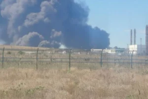 Сили оборони уразили авіазавод у Євпаторії, порт Тамань та Волгоградський НПЗ