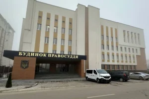 На Хмельниччині вчитель побив 11-річного учня через сувенірний ніж