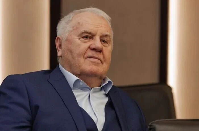 Екстренер збірної РФ з хокею влаштував істерику через відсторонення Росії від Чемпіонату світу
