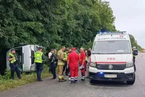 На Хмельниччині перекинувся пасажирський автобус: є потерпілі