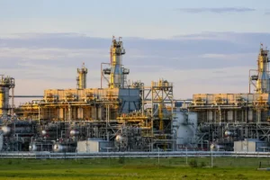 Казахстан відновив видобуток нафти на найбільшому родовищі