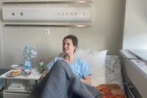 Рік після удару по будинку на Святошині: як живе киянка, яка вижила після падіння з дев’ятого поверху
