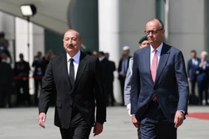 Bloomberg: РФ та Німеччина таємно зустрічалися у Баку щодо України