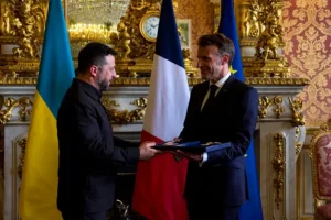 Макрон отримав особливу нагороду від Зеленського