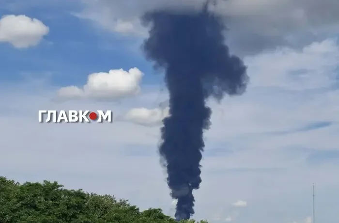 Під Києвом спалахнула пожежа під час повітряної тривоги (відео)