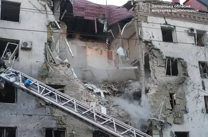 Запоріжжя: під завалами зруйнованої багатоповерхівки знайдено тіло 11-річної дівчинки