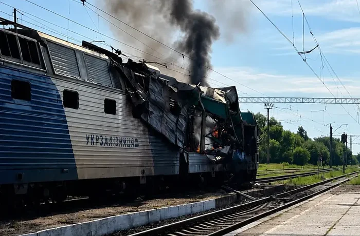 Ворожий дрон влучив у пасажирський поїзд на Дніпропетровщині