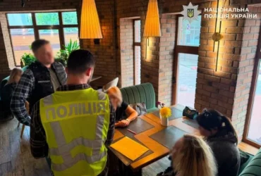 Влаштовували на навчання за хабарі: у столиці викрито двох освітянок