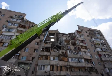 До 10 людей можуть залишатися під завалами будинку в Києві – ДСНС
