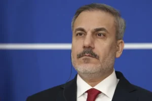Зеленський нагородив главу МЗС Туреччини