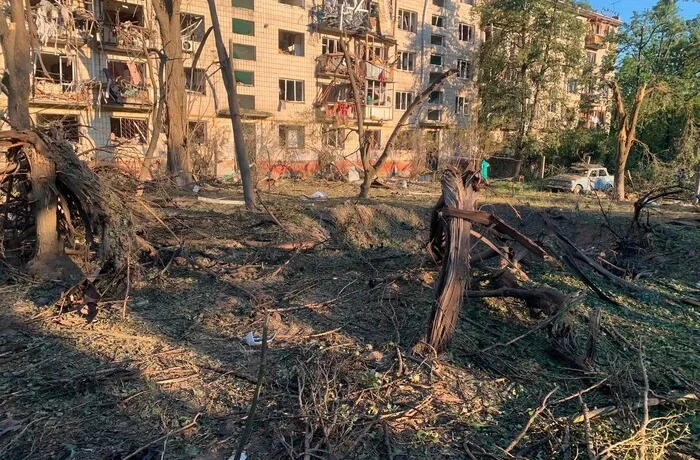 Ракетний удар на Нивках: вибухова хвиля пошкодила будівлі та станцію метро (фото)