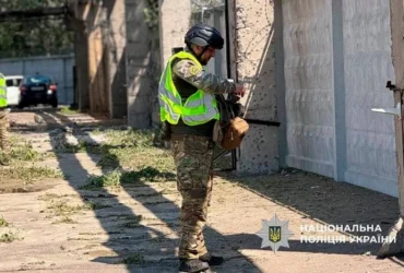 В одному з районів Києва вилучено уламки ракети з нерозірваними суббоєприпасами (фото)