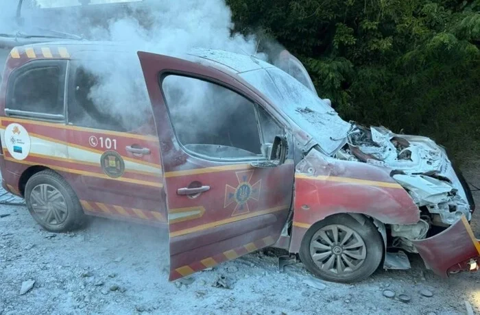 Росіяни FPV-дроном спалили авто рятувальників у Краматорську