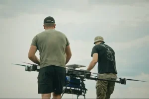 Дрон, який не лише «кошмарить» росіян: військові розказали про важливу місію «Баби Яги» на фронті
