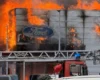 У Варшаві спалахнув автосалон Ford: вогонь охопив десятки авто (фото)