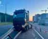 П’яний водій вантажівки врізався у відбійник на Столичному шосе: деталі ДТП