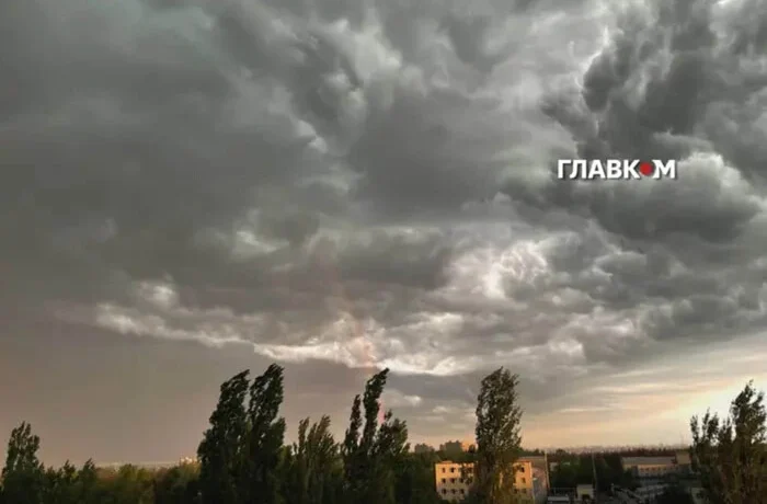 Синоптики попередили про грози та град: які регіони України накриє негода 21 липня
