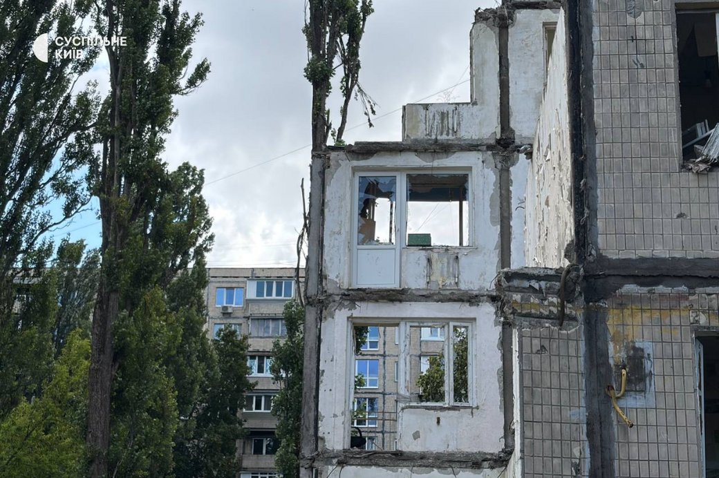 Нинішній вигляд будинку на Василя Кучера, 2А, в який 31 липня 2025 року влучила російська ракета

