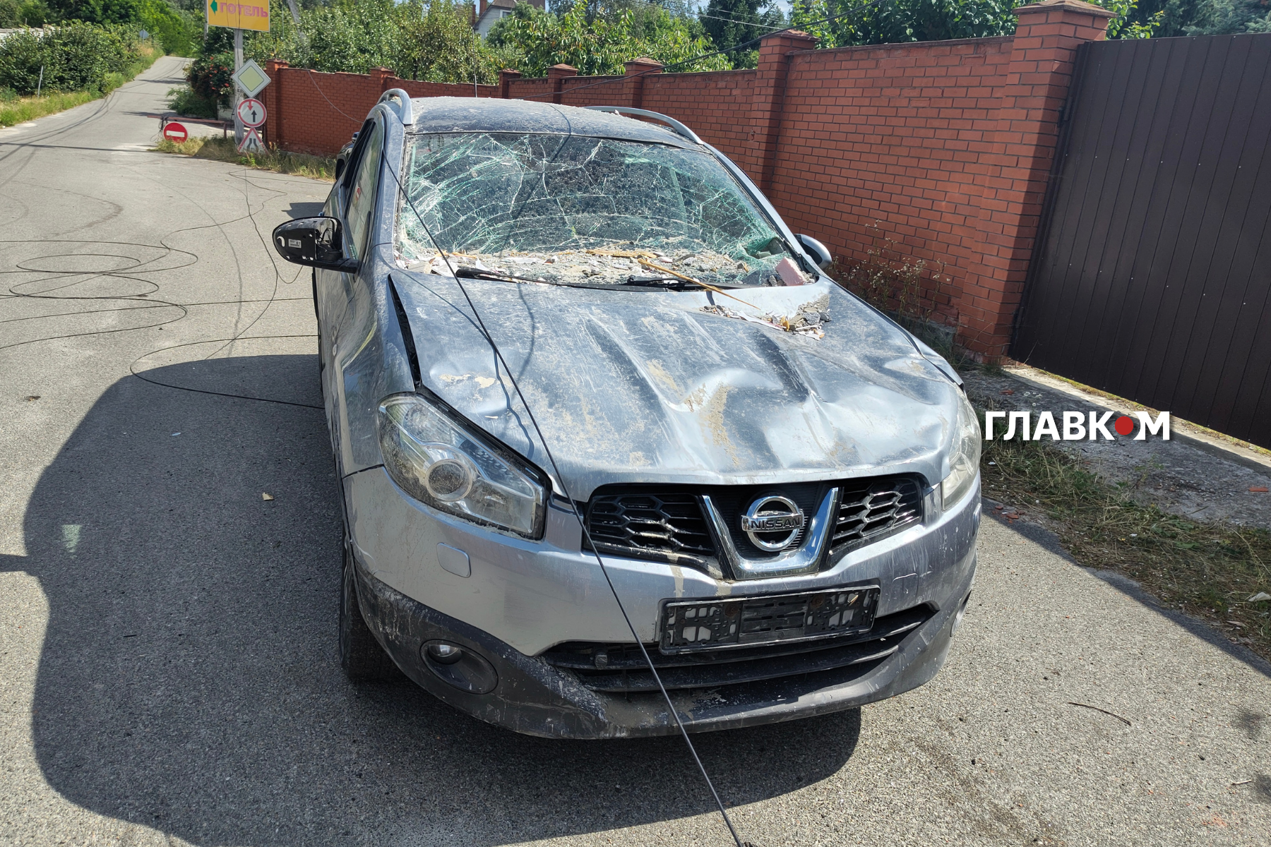Уздовж приватного сектору в Капітанівці стоять побиті та згорілі авто