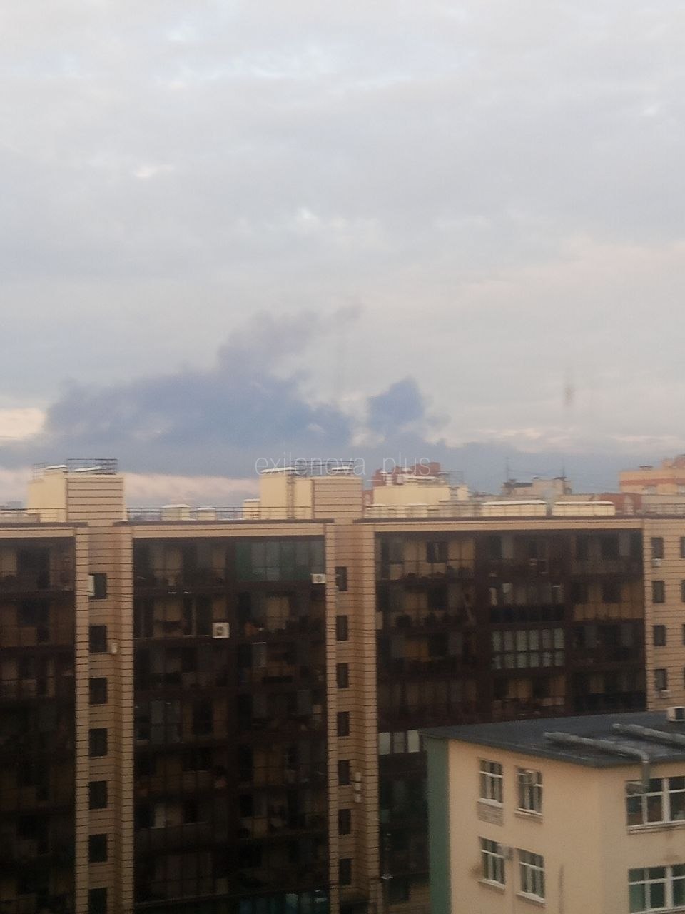 Дрони вкотре вдарили по одному із найбільших НПЗ Росії: спалахнула пожежа фото 2