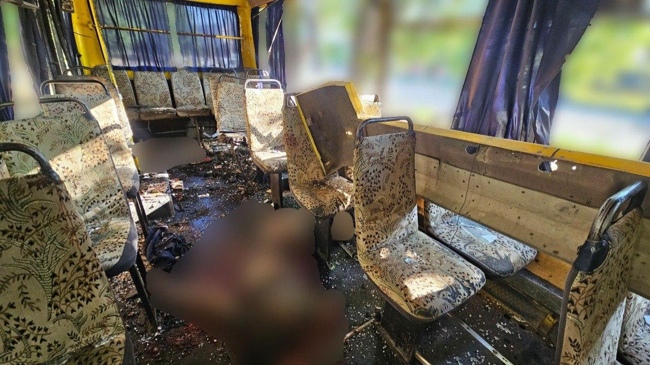 Окупанти атакували дроном маршрутку в Херсоні: загинули люди (фото) фото 1