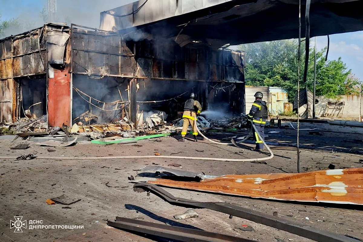 На Дніпропетровщині окупанти вдарили по АЗС, загинула людина (фото) фото 1