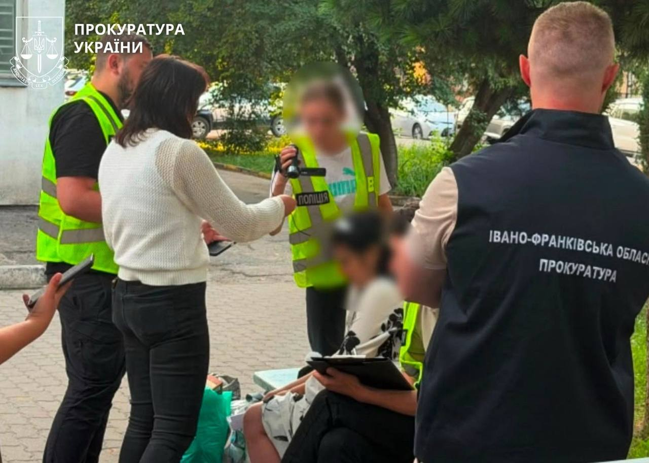 В Івано-Франківську затримано матір, яка продала немовля за $20 тис. фото 2
