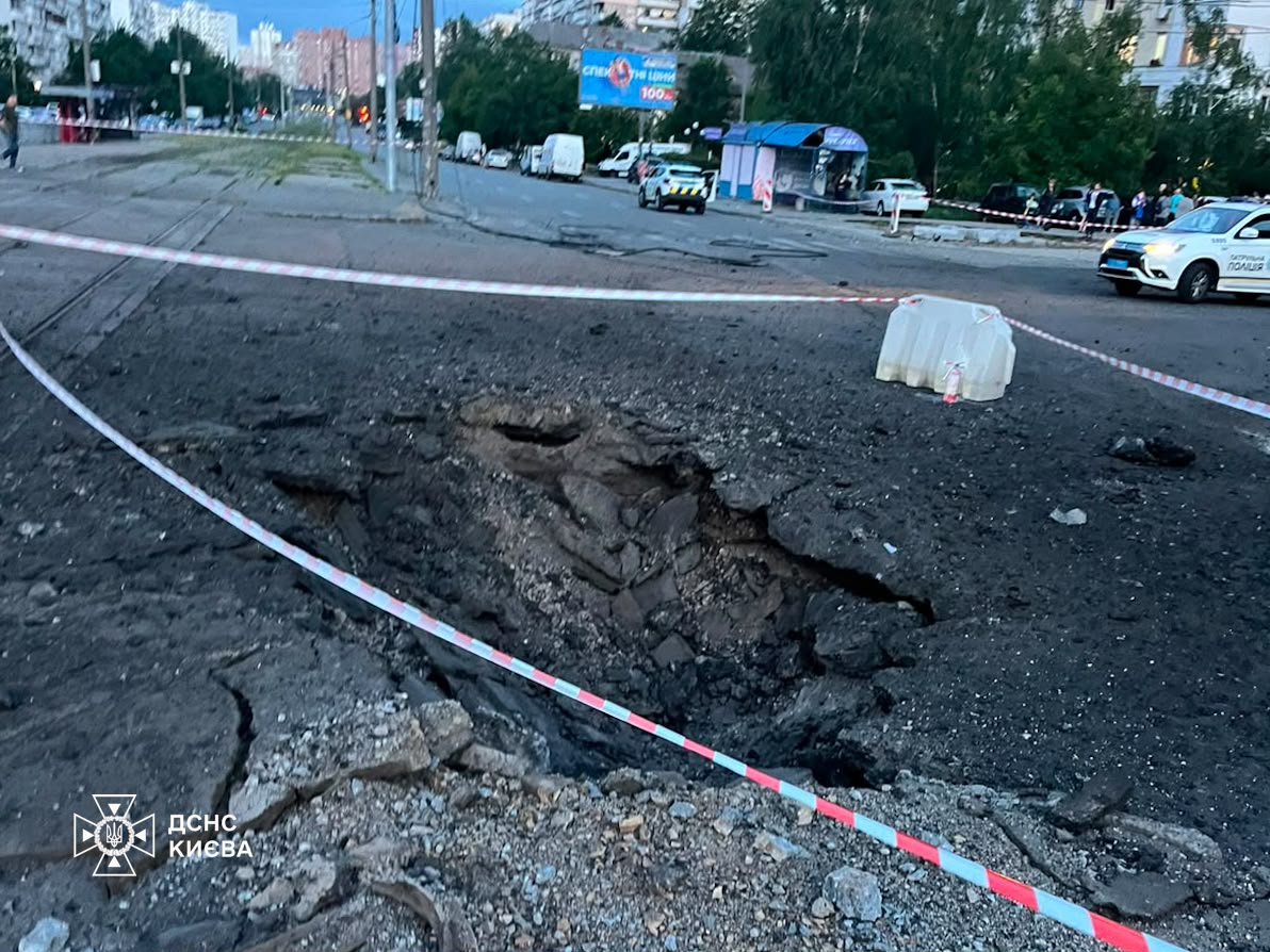 Атака на Київ: рятувальники показали наслідки фото 5