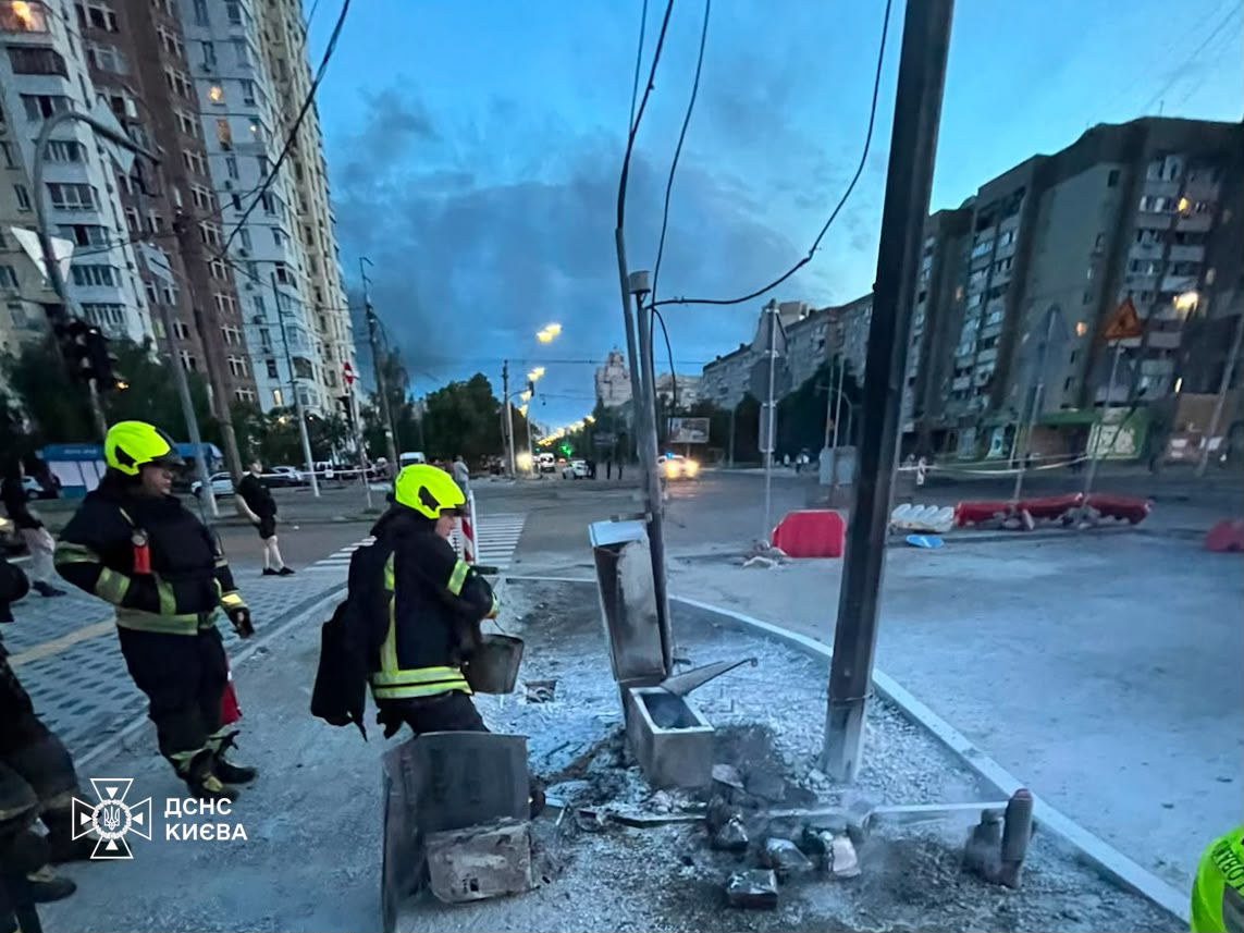 Атака на Київ: рятувальники показали наслідки фото 6
