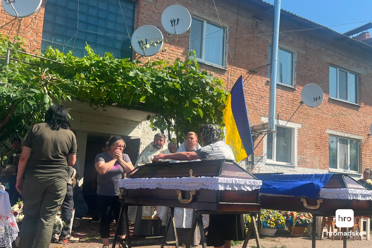 Київщина попрощалася з братами, у вбивстві яких підозрюються військові 155-ї бригади фото 1
