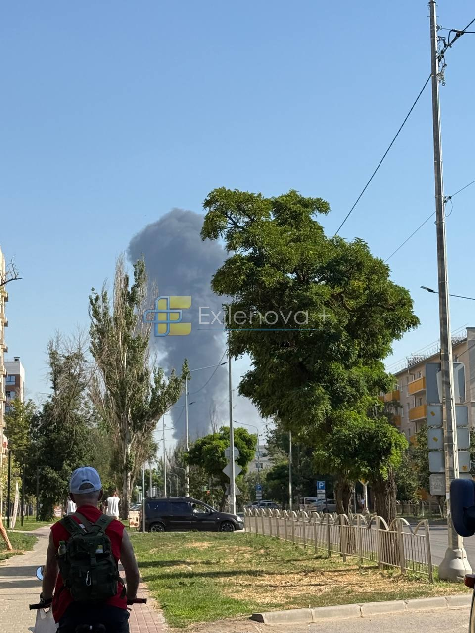 В окупованому Маріуполі спалахнула масштабна пожежа фото 2